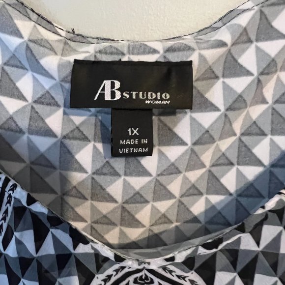 AB Studio Handkerchief Overlay Top Paneled Flutter Sleeve Blouse Stretch Tank 1X - Picture 4 of 8